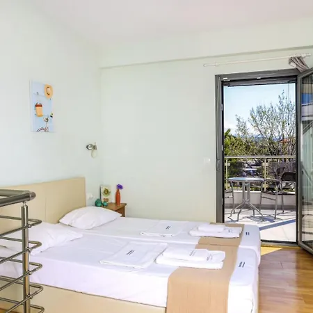 Aquarius Aparthotel 3*